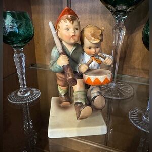 “Volunteers” Hummel Figurine TMK3
